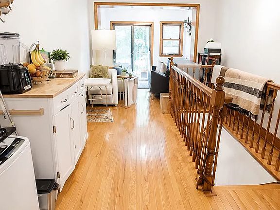 4th image of 138 W 70th St APT B