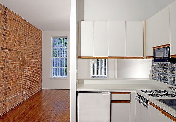 3rd image of 322 E 81st St APT 1RE