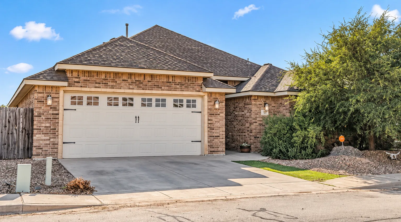 3 bed, 2308 sqft, $3,000 — Photo 1