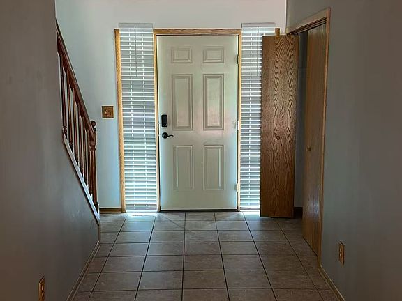 5th image of 1951 Fox Valley Dr SW