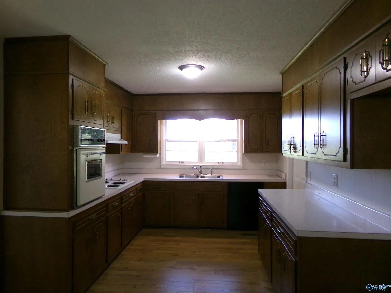 3 bed, 1.0 bath, 1080 sqft, $950 — Photo 4
