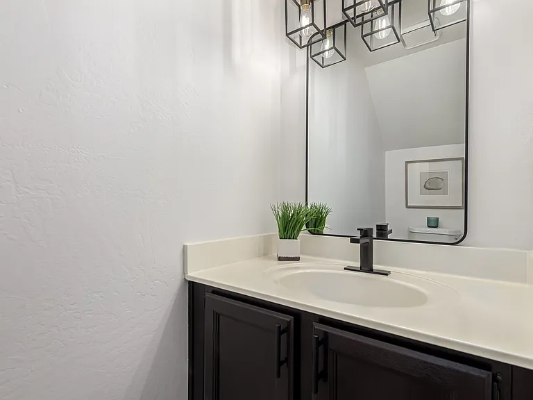 500 N Roosevelt Ave #102 — Photo 13