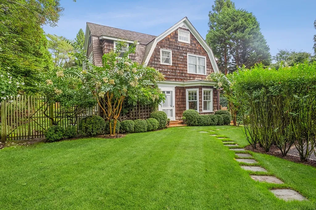 East Hampton South of the Highway Retreat — Photo 1