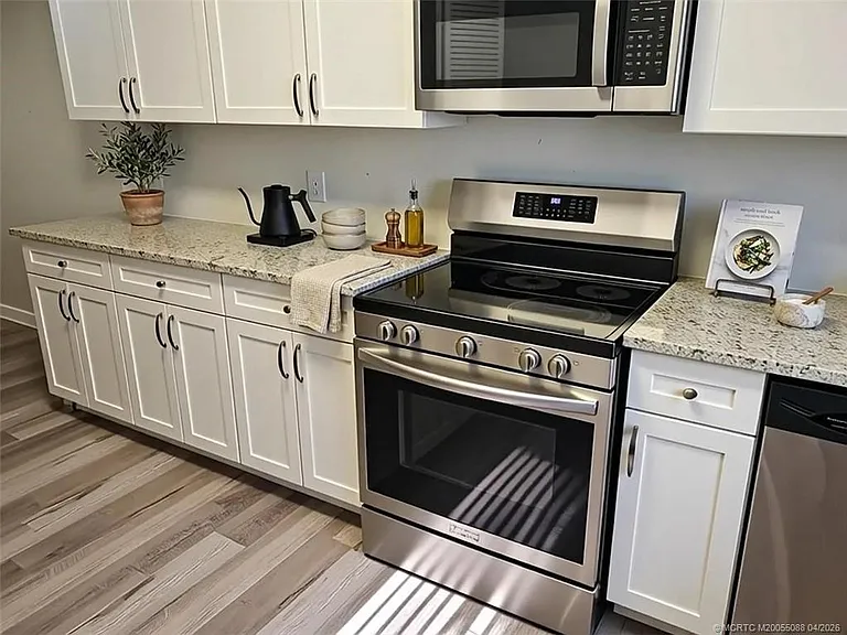 8227 SE Croft Cir — Photo 2