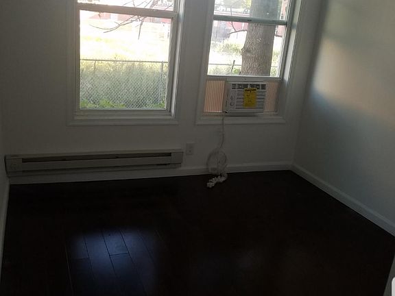 4th image of 64 Seidler St