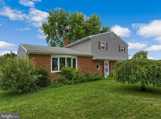 5223 Royal Dr, Mechanicsburg, PA 17055