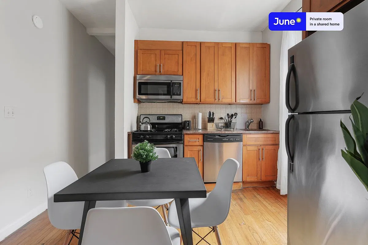 Full bedroom in 3 bed/1 bath home in Upper West Side #757 B — Photo 4