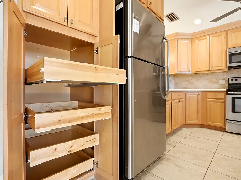 5610 Creekwood Dr — Photo 15
