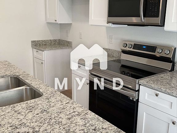 3rd image of 1302 Boxwood Dr
