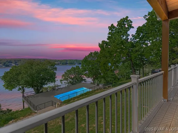 584 Black Hawk Dr, Lake Ozark, MO 65049