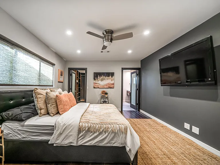5751 Corteen Pl — Photo 19