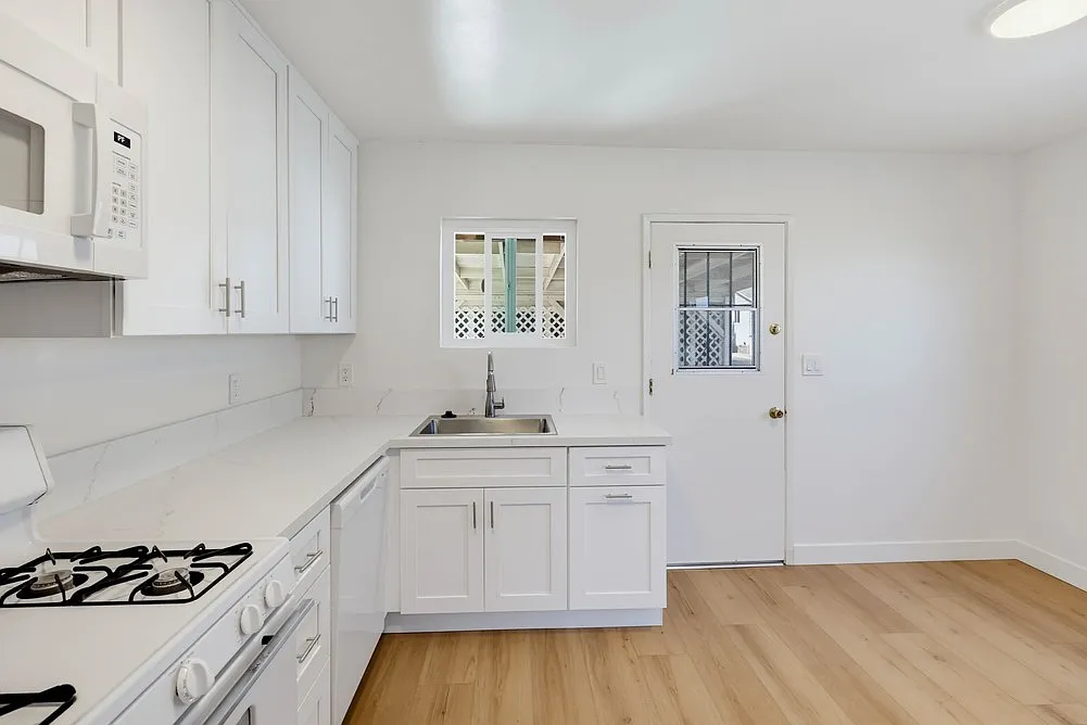 2 bed, 880 sqft, $2,650 — Photo 3