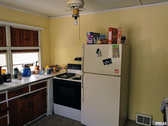 5th image of 1201 W Willow Ln
