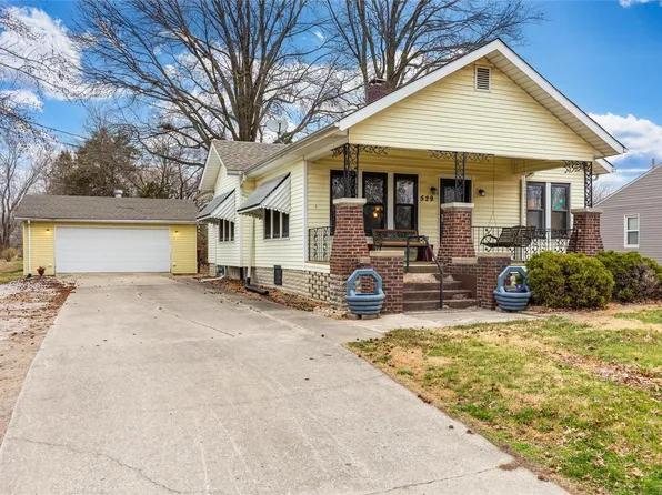 529 E Leonard St, Staunton, IL 62088