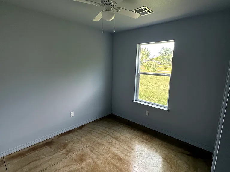 1302 E Cherry St — Photo 3