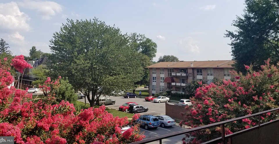 2nd image of 218 Locust St SE APT 153