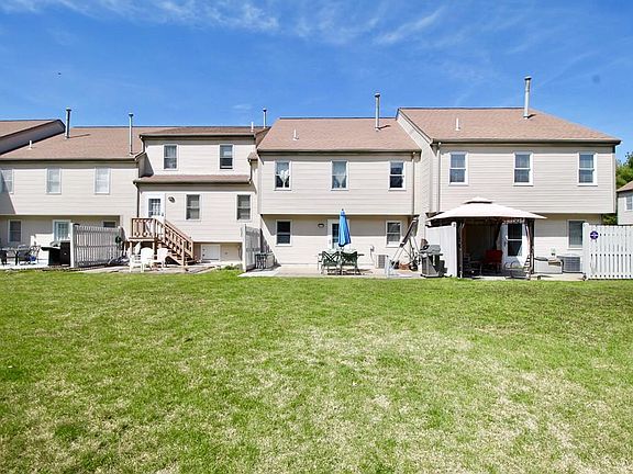 2nd image of 31 Willow Pond Dr #31