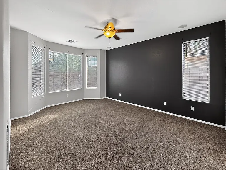 2421 W Ellis St — Photo 23