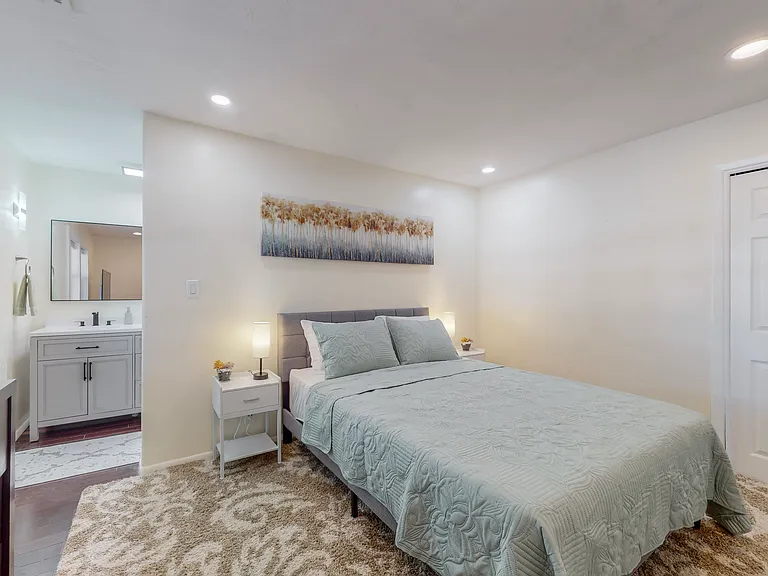 2810 Carolina St NE — Photo 8