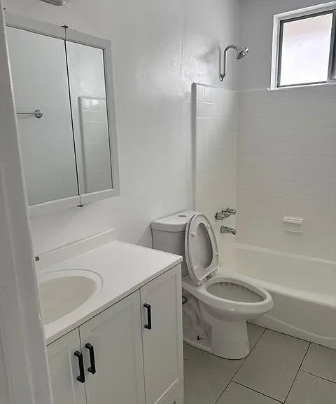 946 Larch St #2 — Photo 4