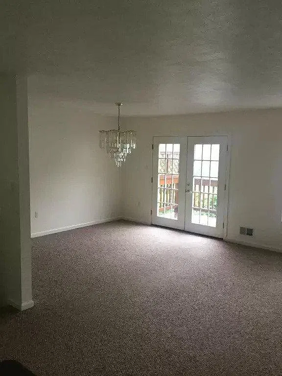3 bed, 2.5 bath, 1200 sqft, $2,300 — Photo 2