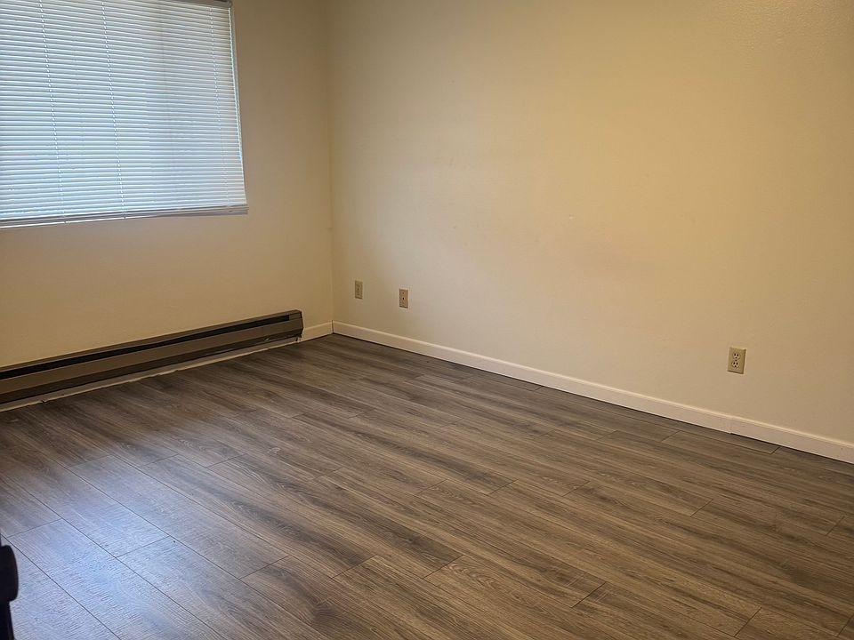 2nd image of 2220 W Logan Ave APT B