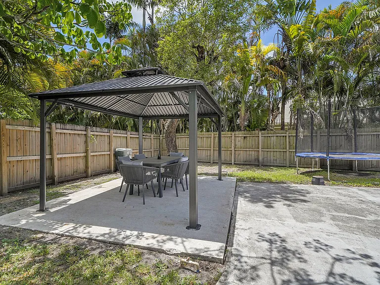 10108 SW 53rd Ct — Photo 40