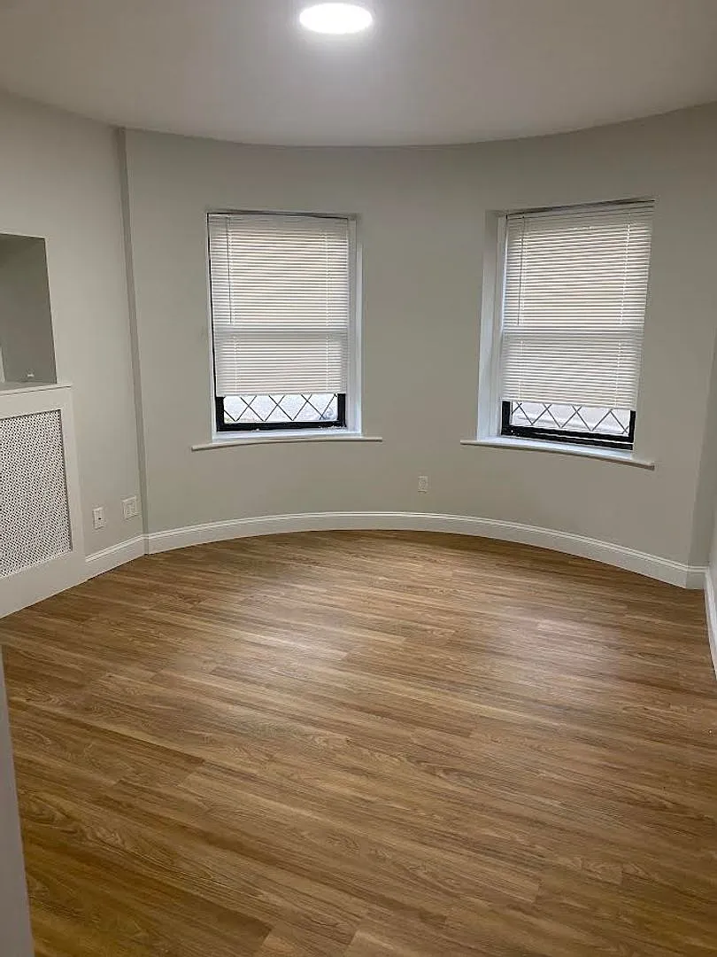 Renovated 3-bed, 1-bath with Heat/HW Incl! — Photo 3