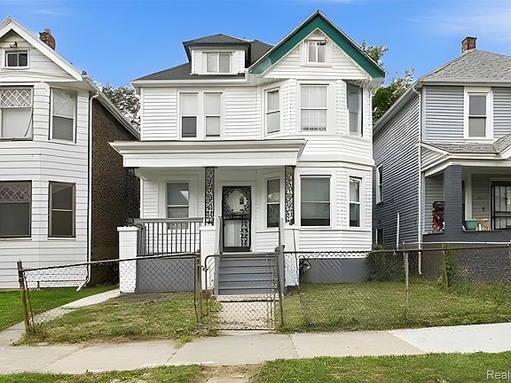 2nd image of 5733 Fischer St