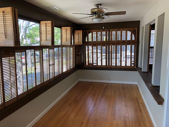 Enclosed porch/entry