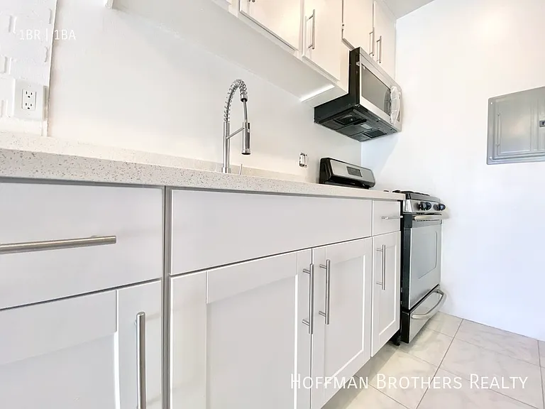 1313 N June St #209 — Photo 6