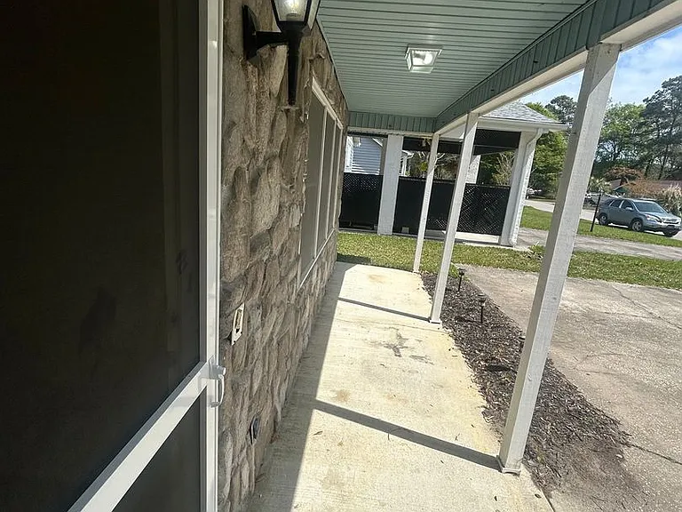 307 Stratford Pl — Photo 3