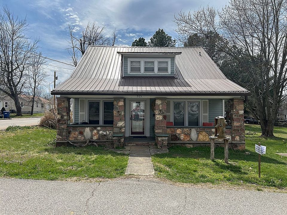 Craftsman style 3 bed 2 bath