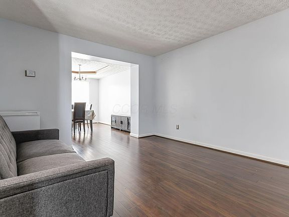 4th image of 8465 Reynoldswood Dr