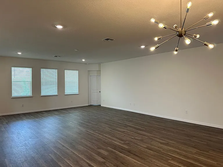 3272 Arch Ave — Photo 5