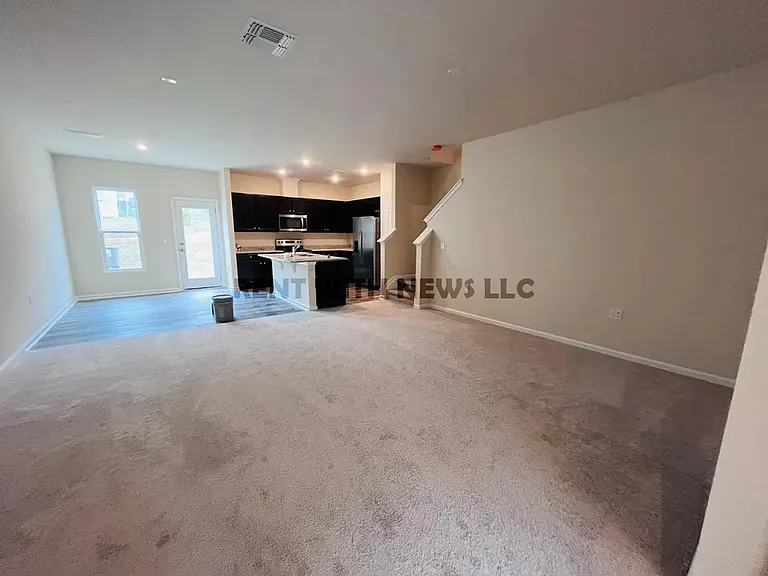 851 McKenzie Park Ter — Photo 3