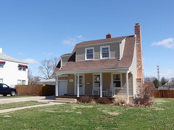 3rd image of 1227 N Academy St