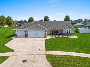 1764 Bridge Port Cir, De Pere, WI 54115