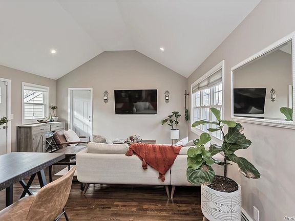 4th image of 12 Bradish Ln