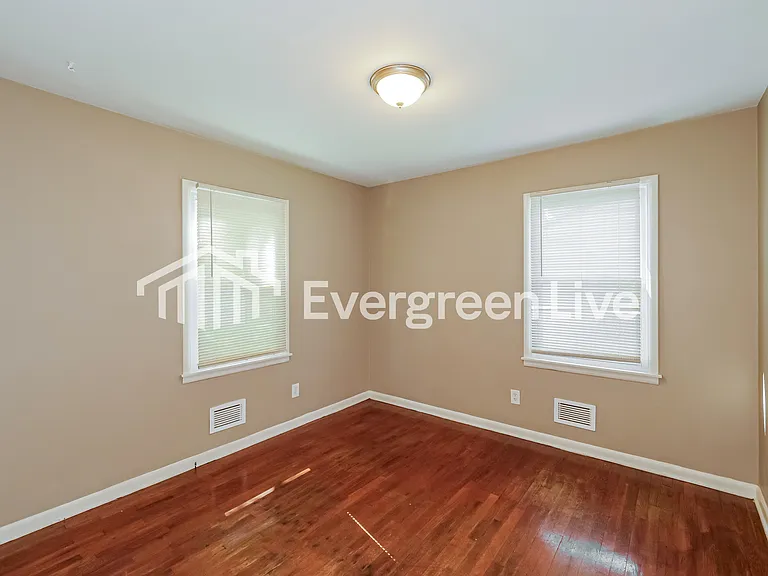 8815 Kentucky Ave — Photo 11