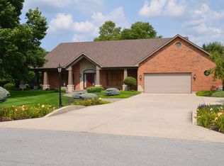 8600 Blue Teal Dr, Clayton, OH 45315