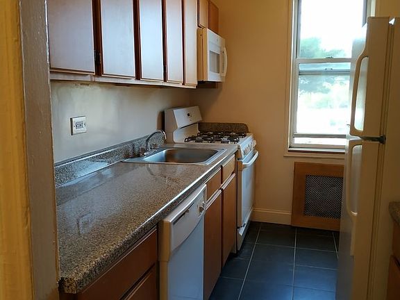 3rd image of 135-10 Grand Central Pkwy #309