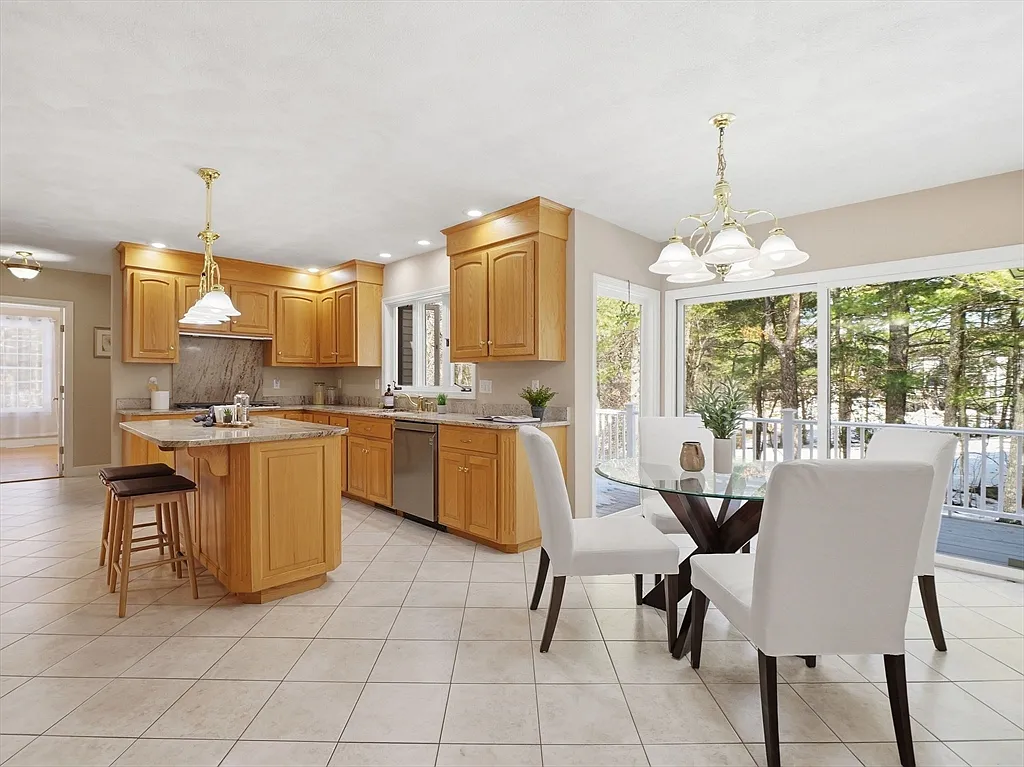 4 bed, 2.5 bath, 3965 sqft, $6,500 — Photo 4