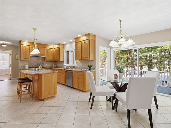 4th image of 2 Pipers Gln