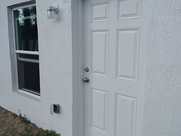3rd image of 1925 Grove Ct #1