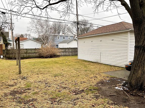 4th image of 4817 N Woodruff Ave