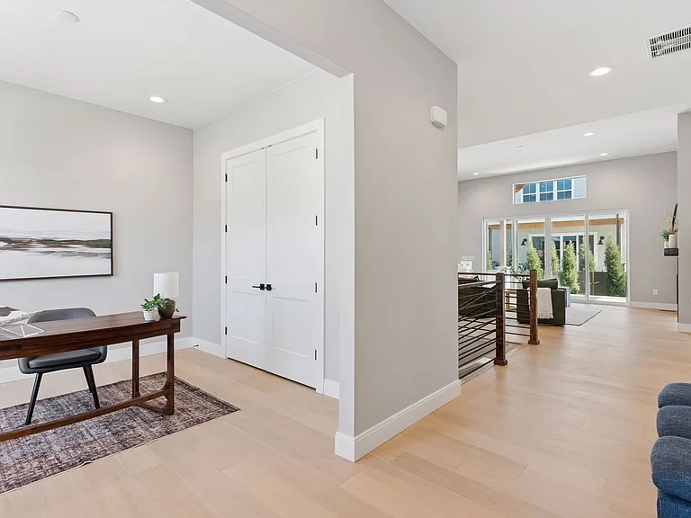 1425 Burt Ave — Photo 16