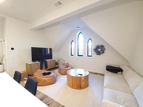 3rd image of 621 W Belmont Ave #4741203
