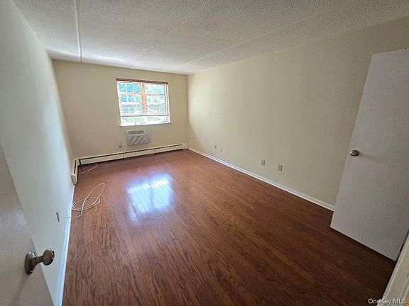 5th image of 1 Consulate Dr APT 1E
