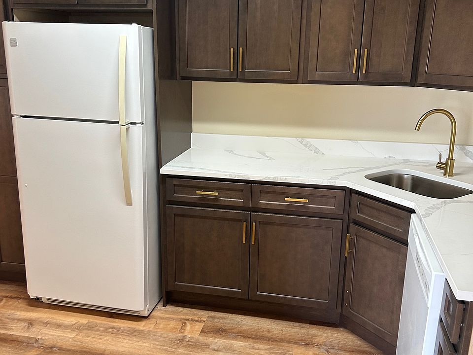 New kitchen cabinets and appliances in apt 4K